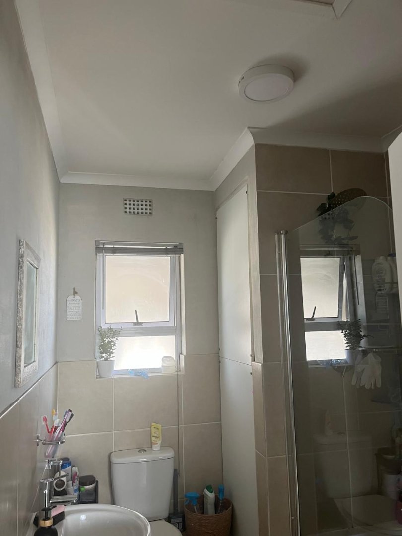 To Let 2 Bedroom Property for Rent in Cravenby Western Cape